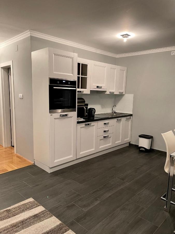 Apartments Prestige Петрчане Екстер'єр фото