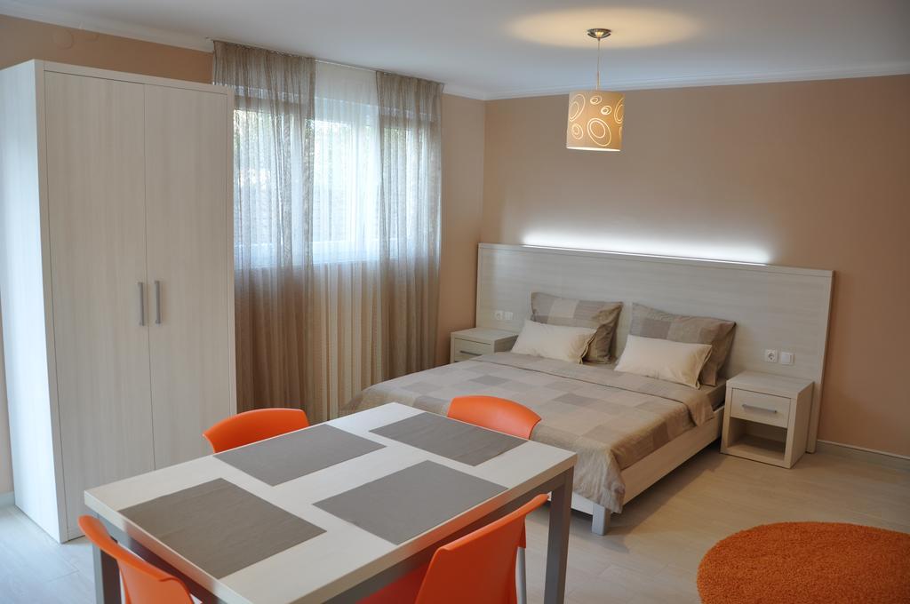 Apartments Prestige Петрчане Екстер'єр фото